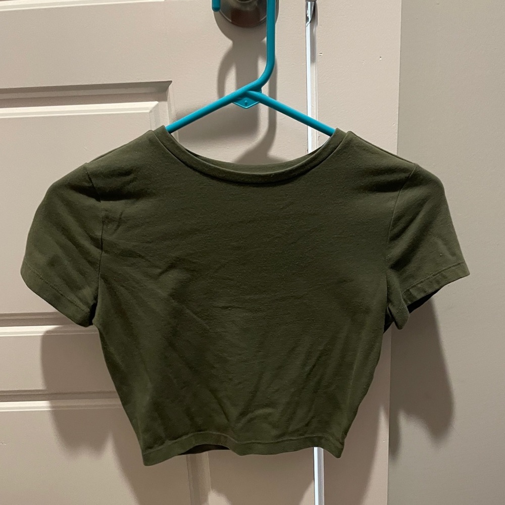 NWOT Crop top tee